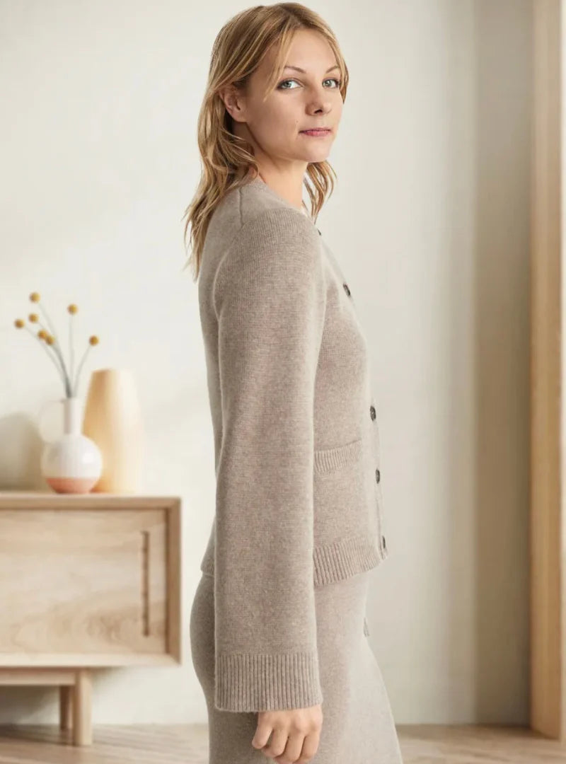 Mia - Women's Timeless Buttoned Elegance Cardigan